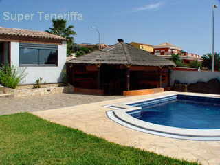 Teneriffa Luxusvilla Anais Playa Paraiso Teneriffa Sd Der Pool und der Garten