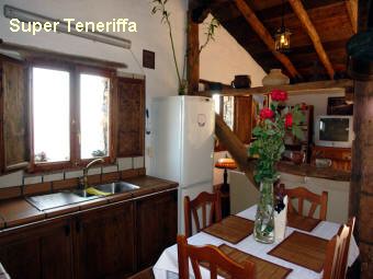 Teneriffa Nord - Finca La Luna - Küche mit Essplatz