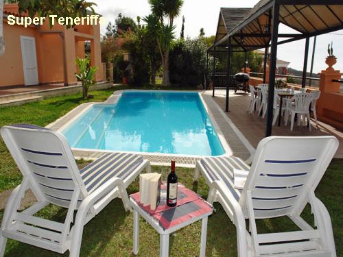 Villa Almendros - Adeje - Teneriffa Sd - Sitzgruppe mit Grill am Pool 